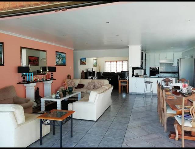 10 BEDROOM HOUSE FOR SALE IN PARK RYNIE